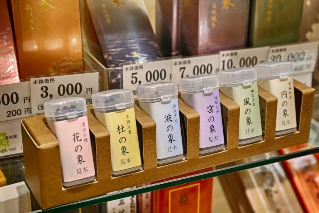 Incense samples are displayed in front of the products. You can pick it up and check the fragrance!